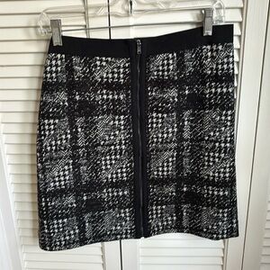 Ann Taylor -Black Knit Zip Front Skirt -size10
